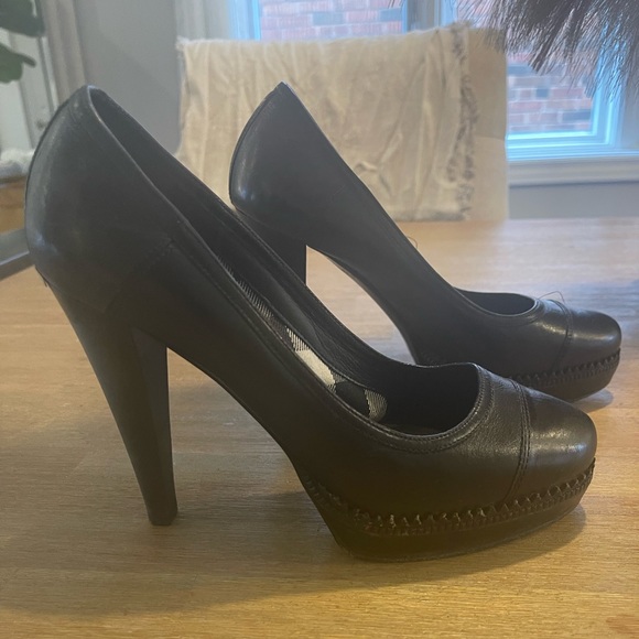 Burberry black heels size 7 - Picture 3 of 6